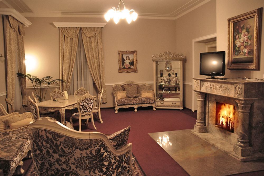 Zamek Kamenny Dvur Hotell Mostov Exteriör bild