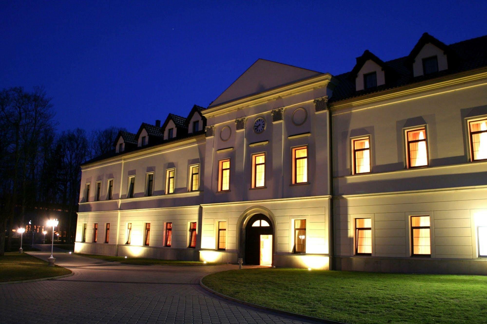 Zamek Kamenny Dvur Hotell Mostov Exteriör bild