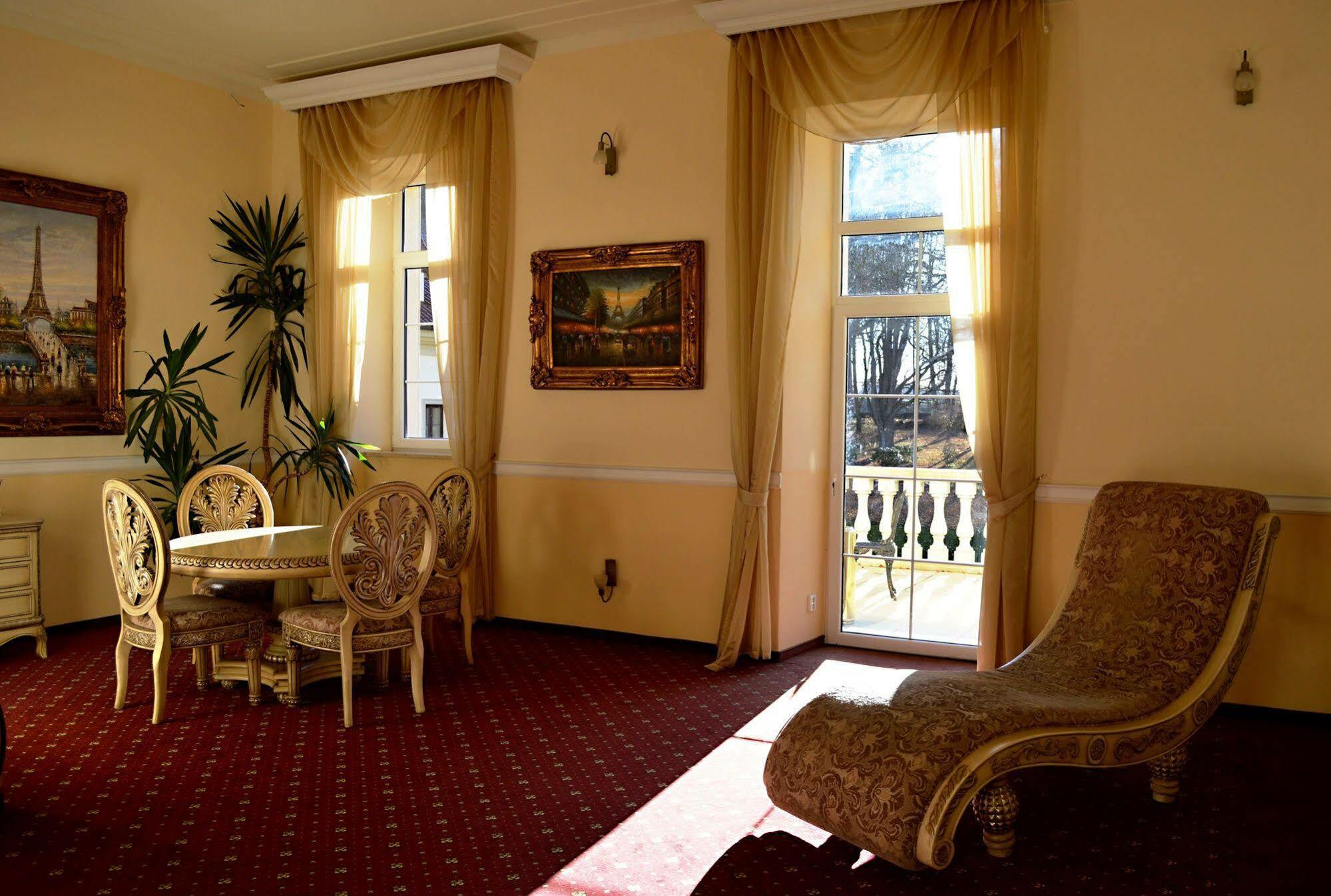 Zamek Kamenny Dvur Hotell Mostov Exteriör bild