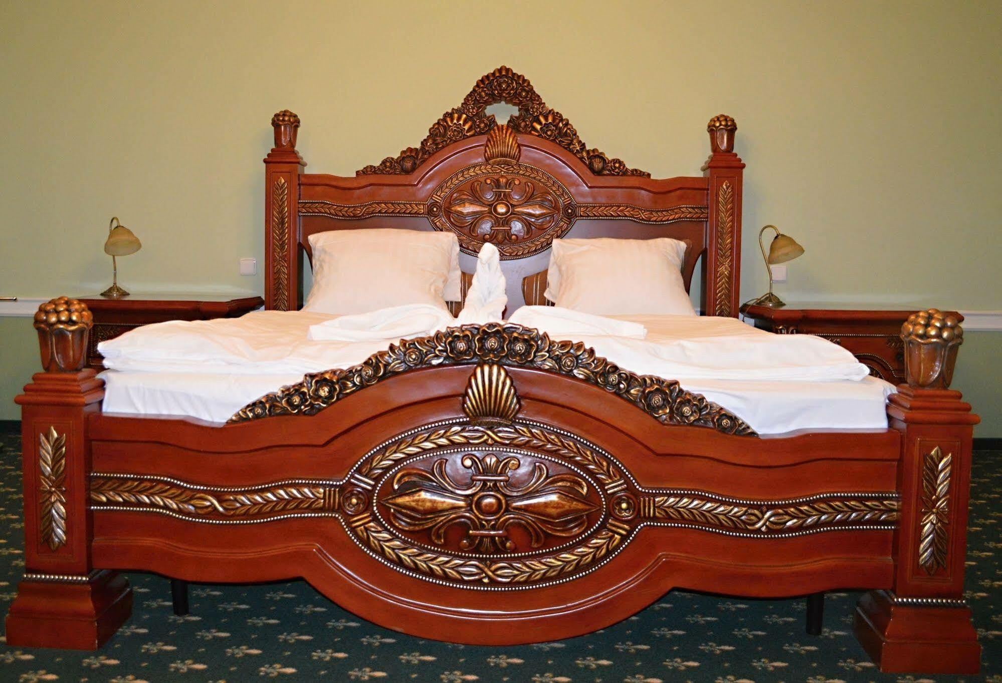 Zamek Kamenny Dvur Hotell Mostov Exteriör bild