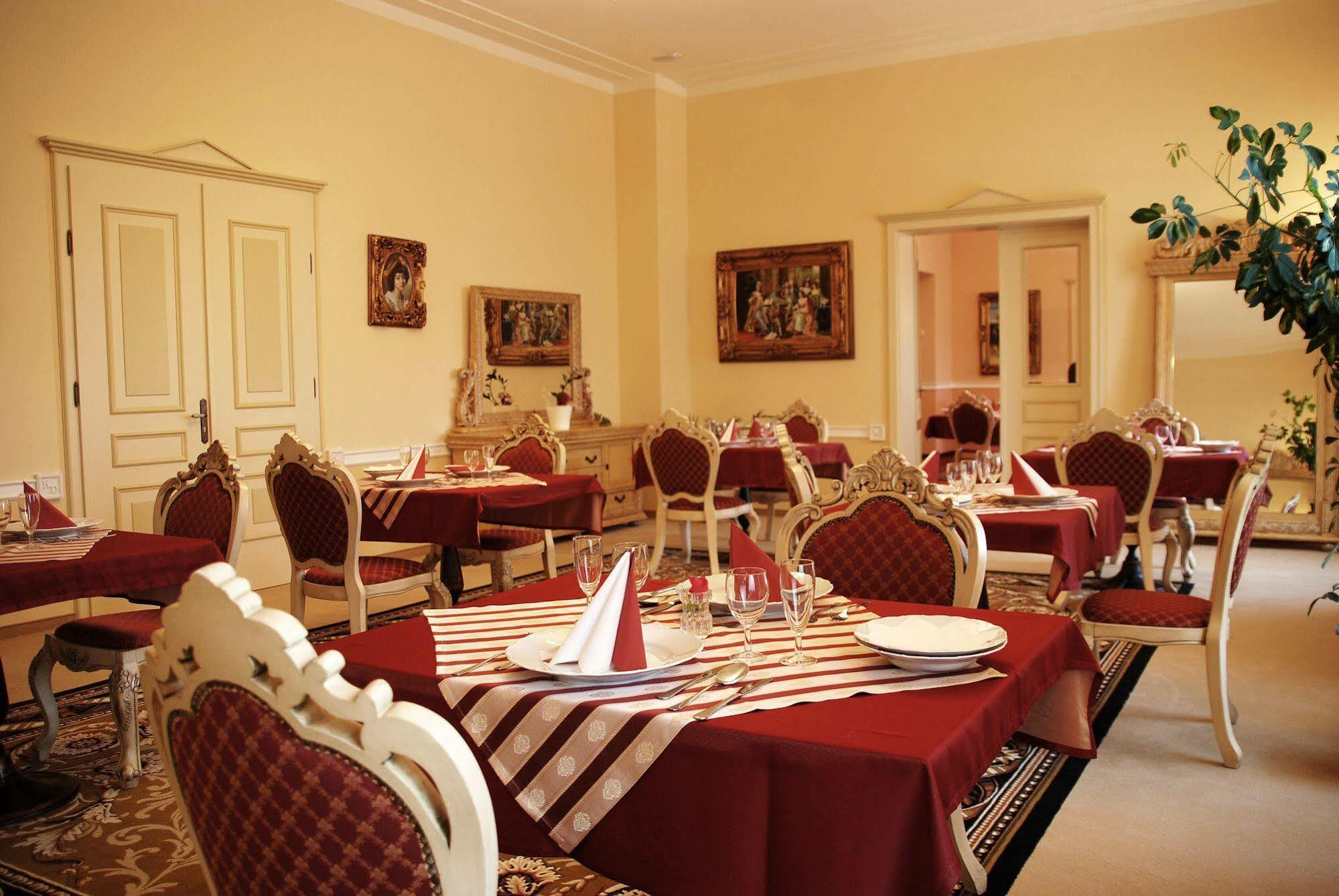 Zamek Kamenny Dvur Hotell Mostov Exteriör bild