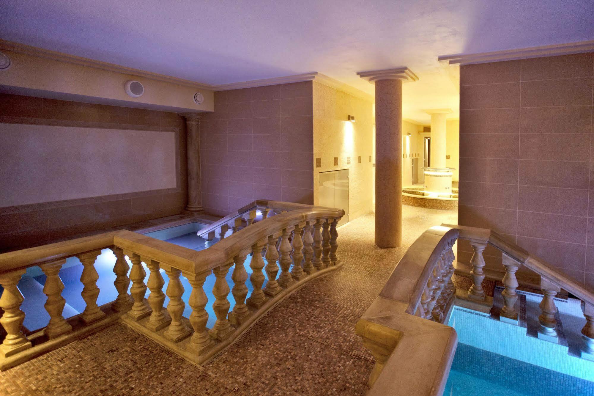Zamek Kamenny Dvur Hotell Mostov Exteriör bild