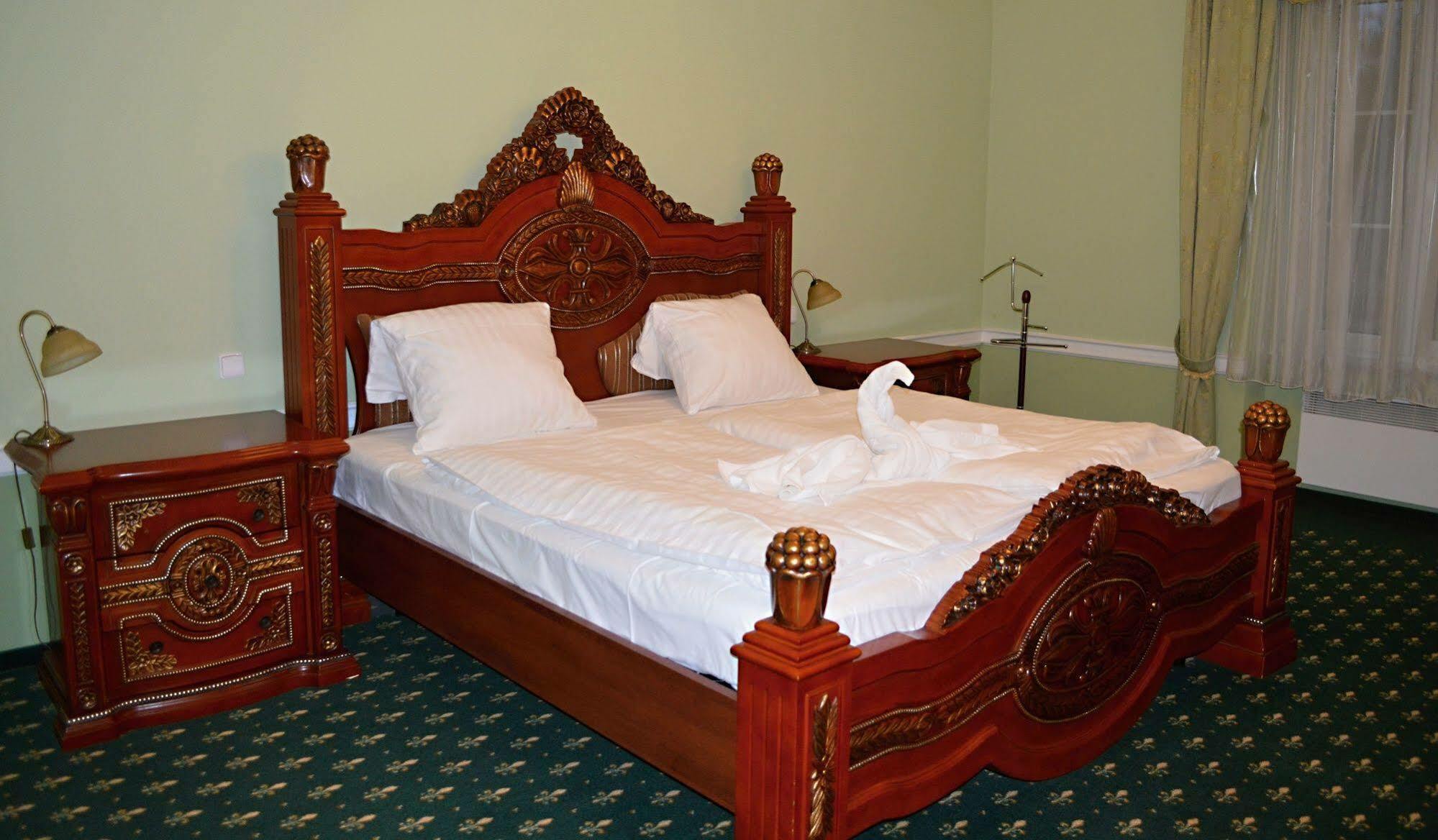 Zamek Kamenny Dvur Hotell Mostov Exteriör bild