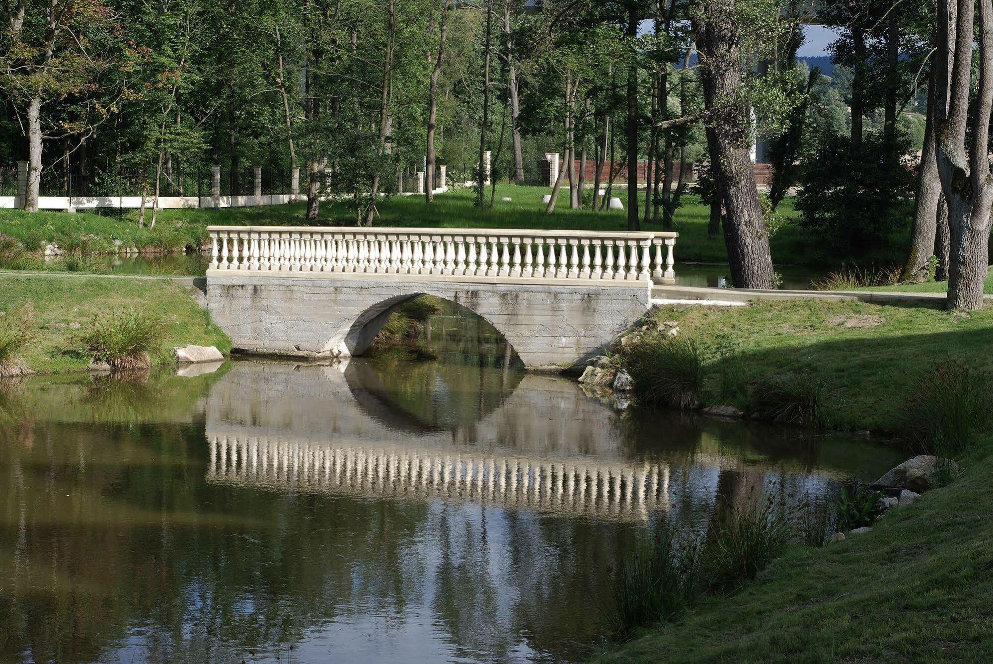 Zamek Kamenny Dvur Hotell Mostov Exteriör bild