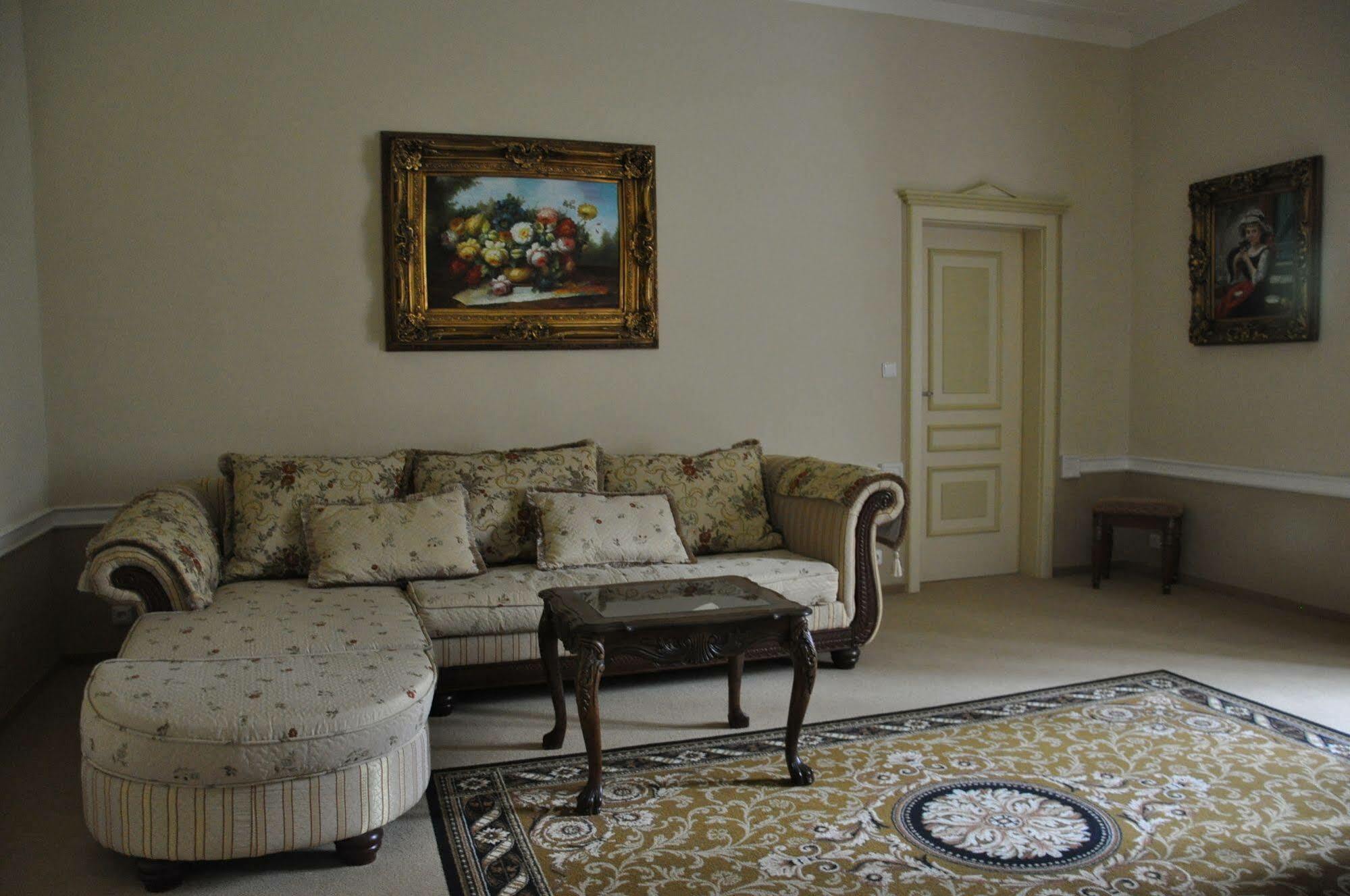 Zamek Kamenny Dvur Hotell Mostov Exteriör bild